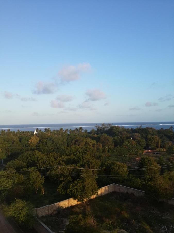 Shanzu Beach Apartment With Stunning Ocean View Mwakirunge Экстерьер фото