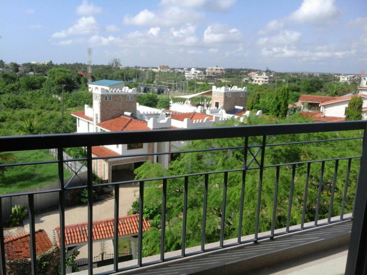 Shanzu Beach Apartment With Stunning Ocean View Mwakirunge Экстерьер фото